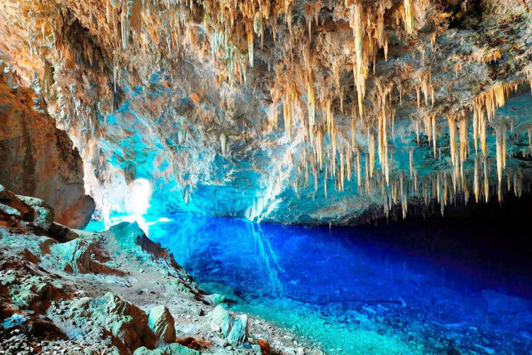 gruta lagoa azul em bonito ms abaetecotur